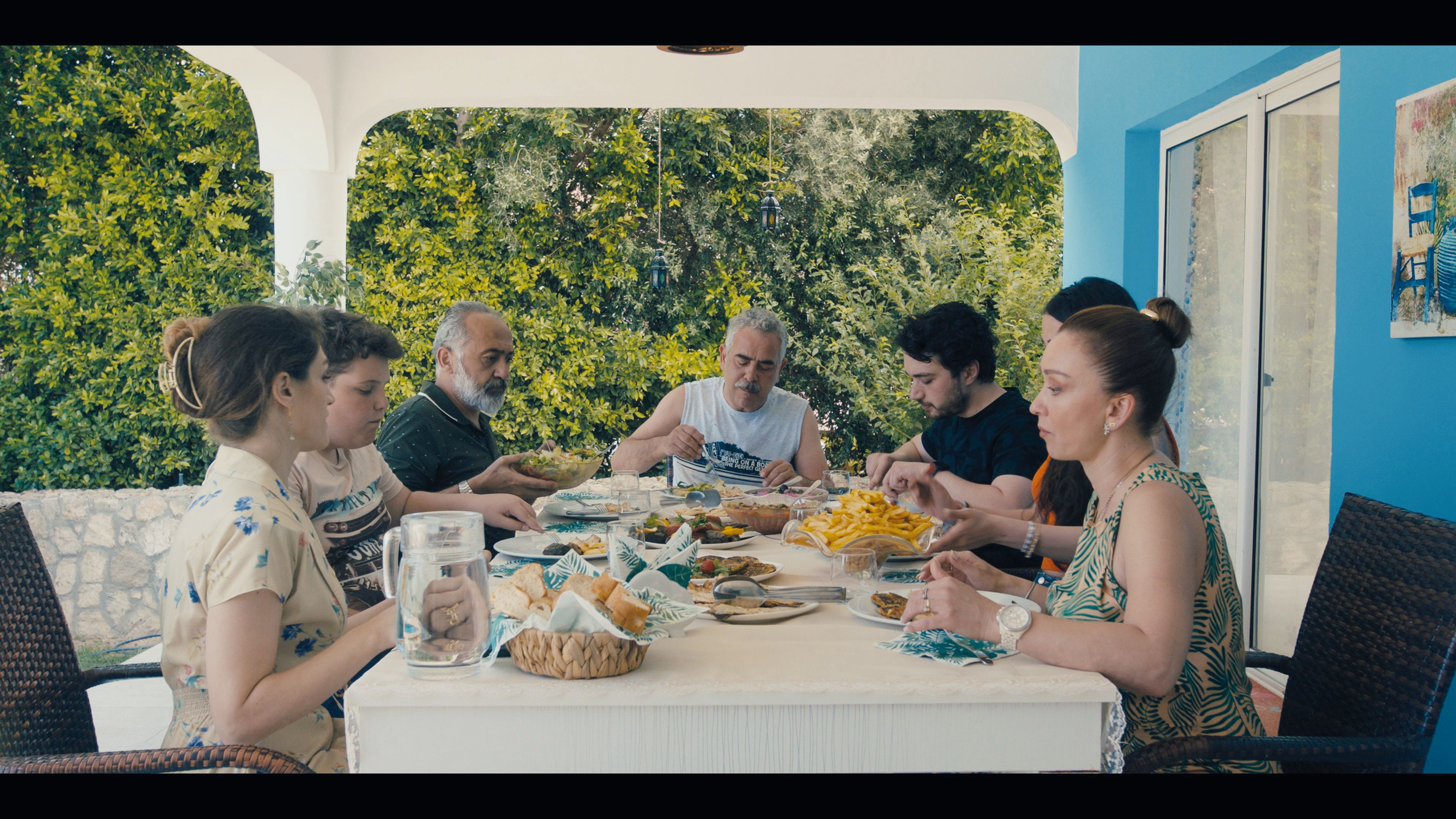 Aile müessesesine bir kara komedi taşlaması